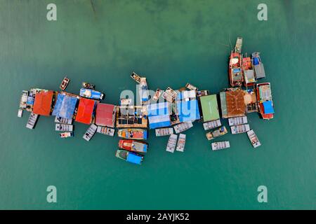 Villaggio Galleggiante - Ha Long Bay, Ha Long, Vietnam Foto Stock