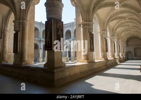 Il cortile del Museo Delle Culture di Oaxaca, che si trova in un ex monastero vicino alla Chiesa di Santo Domingo de Guzman nella città di Foto Stock