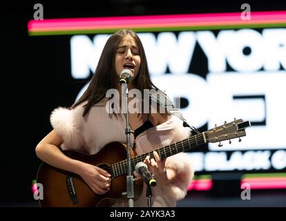 Hempstead, Stati Uniti. 15th Feb, 2020. AVA della pietra canta durante le semifinali all'ATP 250 New York Open 2020 torneo di tennis al Nassau Coliseum (Photo by Lev Radin/Pacific Press) Credit: Pacific Press Agency/Alamy Live News Foto Stock