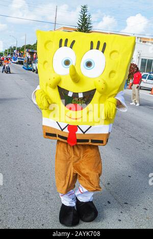 Miami Florida, North Miami, Winternational Thanksgiving Day Parade, NE 125th Street, evento locale, celebrazione, SpongeBob SquarePants, personaggio cartoon, visita Foto Stock