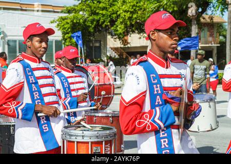 Miami Florida,North Miami,Winternational Thanksgiving Day Parade,NE 125th Street,celebrazione locale,studenti neri che marcheranno,ragazzi e adolescenti Foto Stock