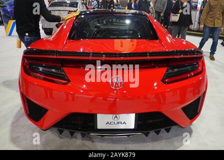 Philadelphia, Pennsylvania, U.S.A - 9 febbraio 2020 - la vista posteriore della vettura sportiva di colore rosso 2020 Acura NSX Foto Stock