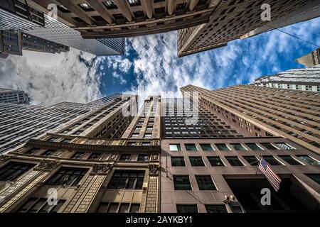 New YORK, USA - 10 OTTOBRE: Vista Del Quartiere finanziario Di Lower Manhattan, che si trova in Broad Street il 10 Ottobre 2019 a New York Foto Stock