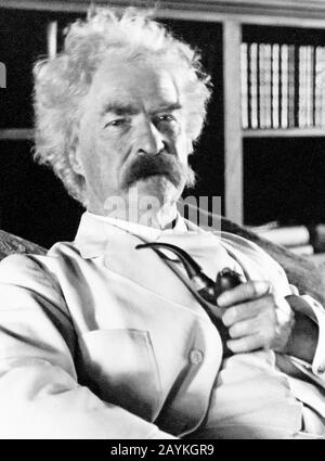 Ritratto d'epoca di scrittore americano e umorista Samuel Langhorne Clemens (1835 – 1910), meglio conosciuto dal suo nome di penna di Mark Twain. Foto circa 1905. Foto Stock