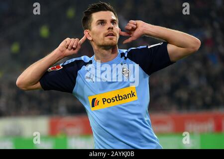 Dusseldorf, Germania. 15th Feb, 2020. Jonas Hofmann di Monchengladbach festeggia dopo aver segnato durante una partita tedesca della Bundesliga tra Borussia Monchengladbach e Fortuna Dusseldorf, Germania, 15 febbraio 2020. Credit: Ulrich Hufnagel/Xinhua/Alamy Live News Foto Stock