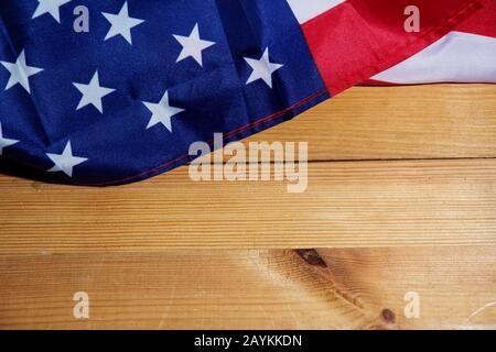 Bandiera americana d'epoca su tavola di legno con spazio per il testo Foto Stock