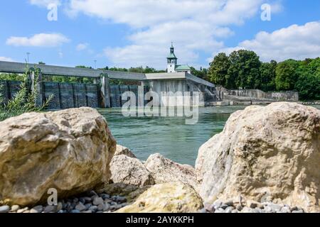 Servizi intorno alla storica Hochablass, parte del sistema idrico di Augusta Foto Stock