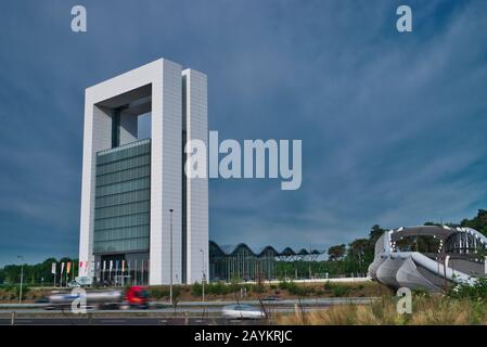 Venlo, Paesi Bassi 7 giugno 2019: Lunga esposizione dell'edificio Innovatoren Foto Stock