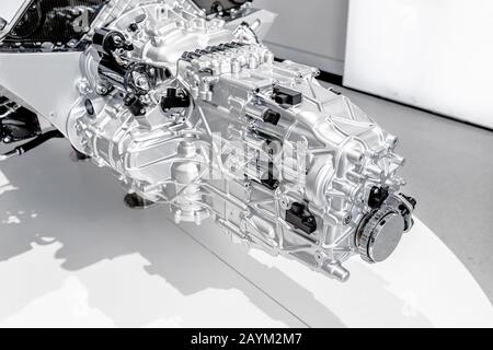 Vista dettagliata del motore a combustione interna di una potente vettura sportiva Foto Stock