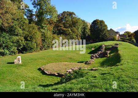 Parte delle mura della città romana rimane nel Cirencester Abbey Park and Gardens, Cirencester, Inghilterra, Gloucestershire, Regno Unito Foto Stock