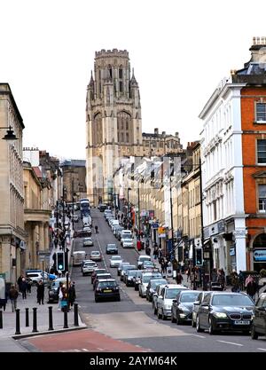 Ammira Park Street a Bristol, Inghilterra, verso la Wills Memorial Building Tower e la Bristol School of Law, parte della Bristol University. Foto Stock