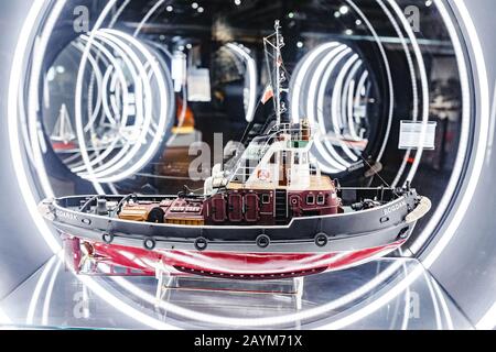 Berlino, GERMANIA - 19 MAGGIO 2018: Modelli in miniatura di navi e imbarcazioni alla mostra navale nel Museo tedesco della tecnologia (Deutsches Technikmuseum) Foto Stock