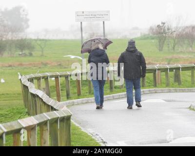 Sheerness, Kent, Regno Unito. 16th Feb, 2020. Tempo nel Regno Unito: Forte pioggia in Sheerness, Kent a causa di Storm Dennis. Credito: James Bell/Alamy Live News Foto Stock