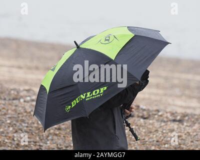 Sheerness, Kent, Regno Unito. 16th Feb, 2020. Tempo nel Regno Unito: Forte pioggia in Sheerness, Kent a causa di Storm Dennis. Credito: James Bell/Alamy Live News Foto Stock