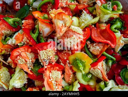 Un mazzetto di paprika / pepper gambo e seme. Lievitazione e taglio dopo la preparazione del pepe (paprika). Seme di paprika. Foto Stock