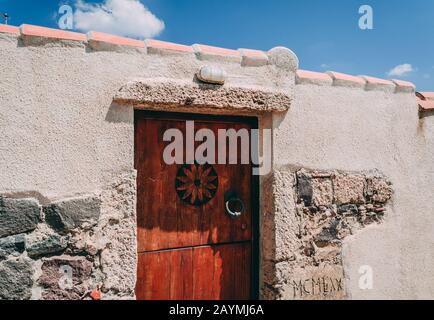 Vecchia porta in San Salvadore, Sardegna Foto Stock