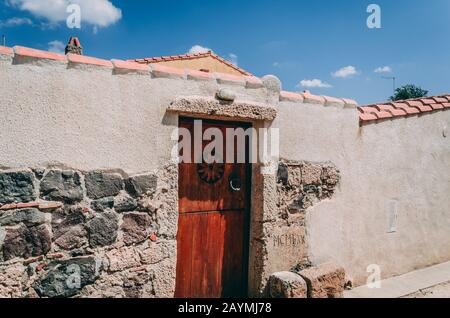 Vecchia porta in San Salvadore, Sardegna Foto Stock