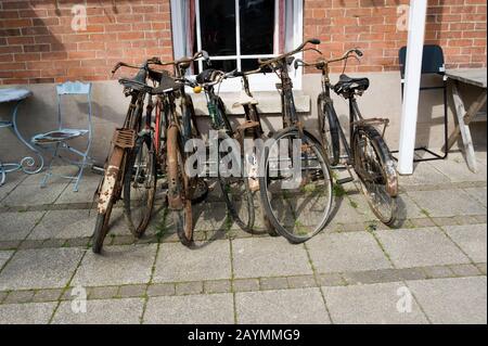 Vecchie biciclette in Hereford Herefordshire Inghilterra UK Foto Stock