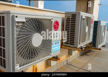 LG unità di aria condizionata sul tetto, la Mata, Torrevieja, Spagna Foto Stock