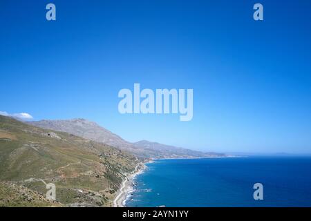 Veduta aerea della spiaggia di Preveli e della laguna vicino Rethymno a Creta, Grecia, Mediterraneo in estate Foto Stock