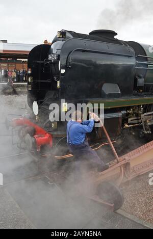 Locomotiva di classe Battle of Britain 34046 Braunton (in esecuzione come 34052 Lord Dowding) alla stazione di Minehead sulla West Somerset Railway nel 2018 Foto Stock