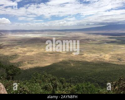 Vista panoramica sul Parco Nazionale di Ngorongoro, Tanzania, Africa Foto Stock