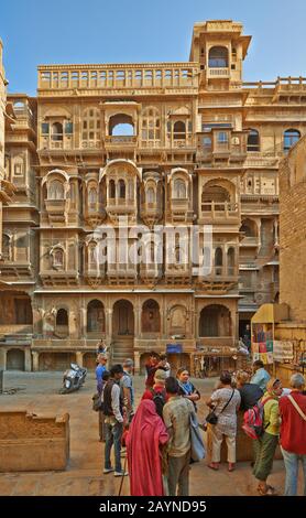 Facciata di bella ornata Patwon Ki Haveli, Jaisalmer, Rajasthan, India Foto Stock