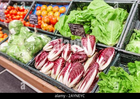 Un sacco di Verdure fresche nel supermercato Foto Stock