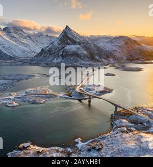Veduta Aerea Dei Ponti Fredvang, Fredvang, Flakstad, Moskenesøya, Nordland, Norvegia, Nord Europa Foto Stock