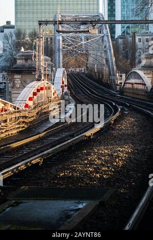 Metropolitana sul viadotto di Austerlitz Foto Stock