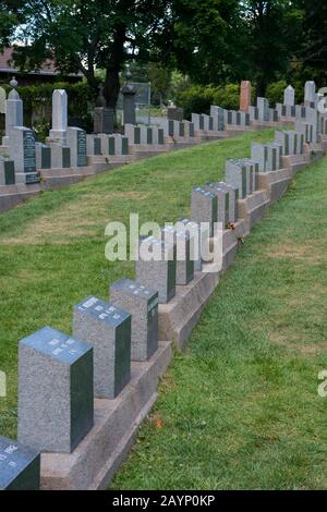 Marcatori delle vittime del Titanic al Cimitero dei Prato di Fairview a Halifax, Nuova Scozia, Canada., che è il luogo di riposo finale per oltre cento victi Foto Stock