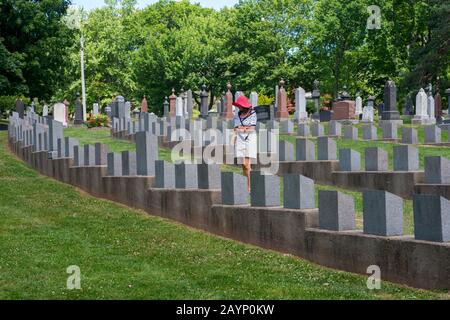 Marcatori delle vittime del Titanic al Cimitero dei Prato di Fairview a Halifax, Nuova Scozia, Canada., che è il luogo di riposo finale per oltre cento victi Foto Stock