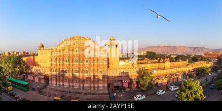 Palazzo rosa Hawa Mahal, panorama aereo, Jaipur, India Foto Stock