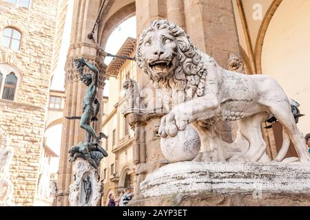 19 OTTOBRE 2018, FIRENZE, ITALIA: Statua del leone mediceo Foto Stock