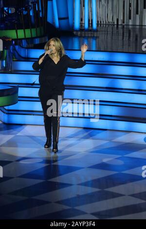 Napoli, Italia. 15th Feb, 2020. Mostra intitolata una STORIA da CANTARE, sul palco della trasmissione televisiva italiana RAI.In picture Irene grandi cantante (Photo by Salvatore Esposito/Pacific Press) Credit: Pacific Press Agency/Alamy Live News Foto Stock