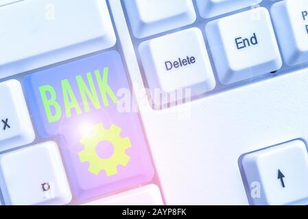 Scrittura concettuale della mano che mostra Banca. Concetto che significa un'organizzazione in cui mostrare e le imprese possono investire denaro in prestito Foto Stock