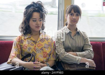 Earthquake Bird è un thriller psicologico del 2019 scritto e diretto da Wash Westmoreland basato sul romanzo dello stesso nome da Susanna Jones. E 'Stelle Alicia Vikander, Riley Keough, Naoki Kobayashi E Jack Huston. Questa fotografia è esclusivamente per uso editoriale ed è il copyright della società cinematografica e/o del fotografo assegnato dalla società cinematografica o di produzione e può essere riprodotta solo da pubblicazioni in collaborazione con la promozione del film di cui sopra. È richiesto un credito obbligatorio per l'azienda cinematografica. Il fotografo deve essere accreditato anche se noto. Foto Stock