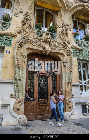 Edificio Gaudi art nouveau Lavirotte a Parigi, Francia, Europa Foto Stock