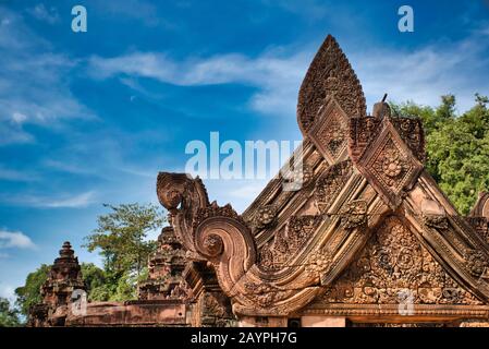 Sito del Tempio di Banteay Srei o Banteay Srey tra le antiche rovine del complesso del tempio indù di Angkor Wat a Siem Reap, Cambogia. Il Tempio è dedicato a Foto Stock