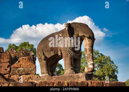 Pre Rup Tempio sito tra le antiche rovine di Angkor Wat tempio indù complesso a Siem Reap, Cambogia. Costruito come il tempio di stato del re Khmer Rajendr Foto Stock