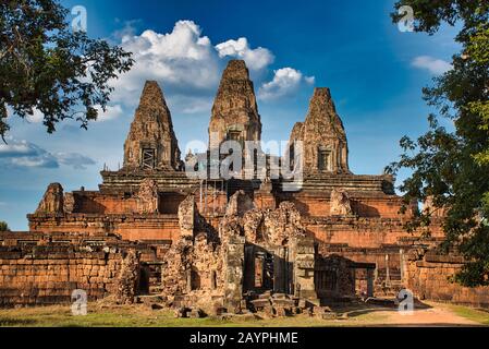 Pre Rup Tempio sito tra le antiche rovine di Angkor Wat tempio indù complesso a Siem Reap, Cambogia. Costruito come il tempio di stato del re Khmer Rajendr Foto Stock