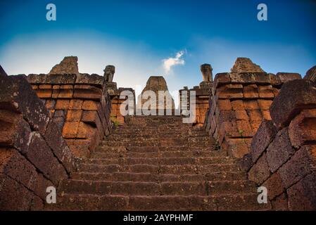 Pre Rup Tempio sito tra le antiche rovine di Angkor Wat tempio indù complesso a Siem Reap, Cambogia. Costruito come il tempio di stato del re Khmer Rajendr Foto Stock