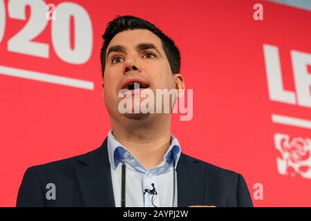 Business Design Center, North London, Regno Unito. 16 febbraio 2020 - il vice candidato alla leadership del partito laburista Richard Burgon MP per Leeds East e il segretario di Stato ombra per la giustizia e il cancelliere Shadow Lord parla in occasione di un evento organizzato dal partito cooperativo che si tiene presso il Business Design Center, Londra del Nord, Regno Unito. Credito: Dinendra Haria/Alamy Live News Foto Stock