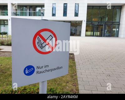 Segno fumo 'nur im Raucherpavillon', solo nel padiglione fumatori, Germania Foto Stock