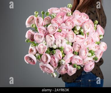 Bellissimo bouquet di buttertazze Foto Stock