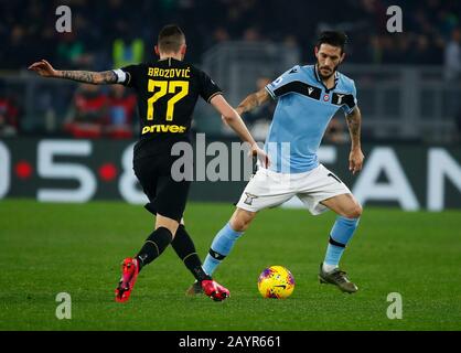 Roma, Italia. 16th Feb, 2020. Luis Alberto del Lazio in azione durante la Serie Italiana UNA partita di calcio tra SS Lazio e Inter Milan allo stadio Olimpico Credit: Ciro De Luca/ZUMA Wire/Alamy Live News Foto Stock