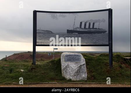 R M S Lusitania Memorial Sculpture presso l'Old Head of Kinsale nell'Irlanda del Sud Foto Stock