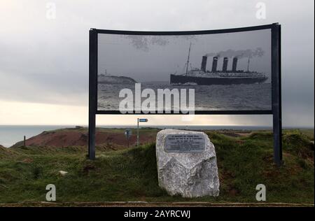 R M S Lusitania Memorial Sculpture presso l'Old Head of Kinsale nell'Irlanda del Sud Foto Stock