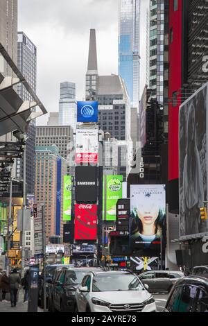 Guardando A Nord In Times Square, Manhattan, New York City. Foto Stock
