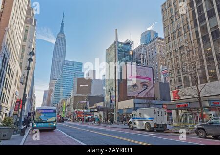 Edifici di New York nel settimo giorno invernale della Avenue Foto Stock